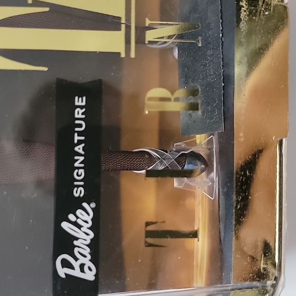 Tina Turner Signature Barbie 'NIN' - Picture 5 of 11